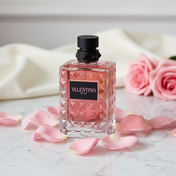 Valentino Donna Born in Roma Intense marble with rose petals